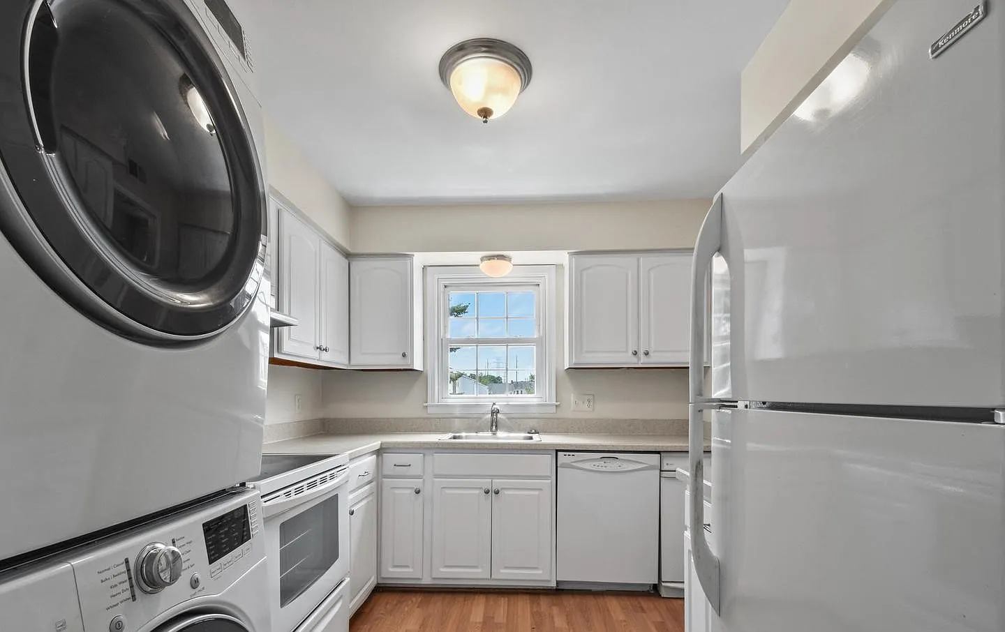 2 bed, 1126 sqft, $2,200 — Photo 3
