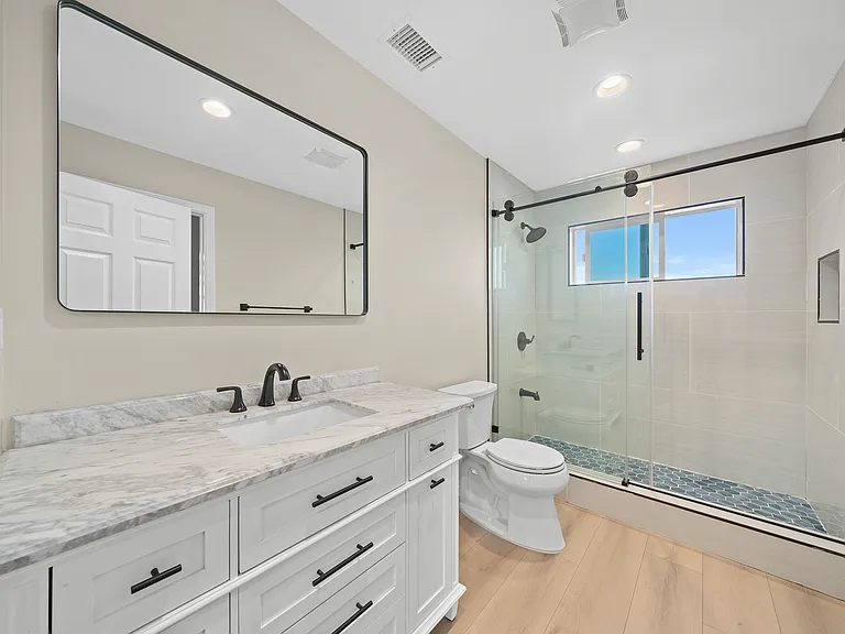 Master full bathroom w/granite sink top