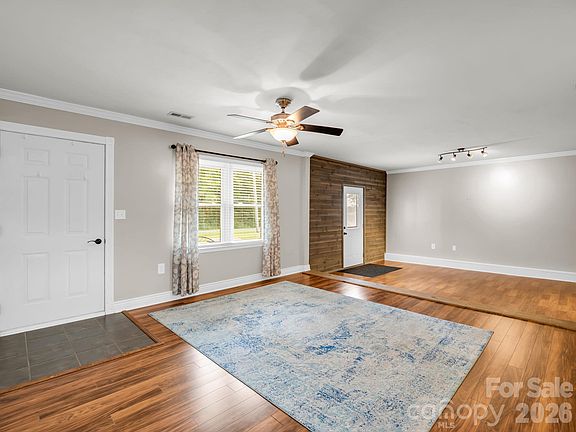 4th image of 112 Roseborough Rd