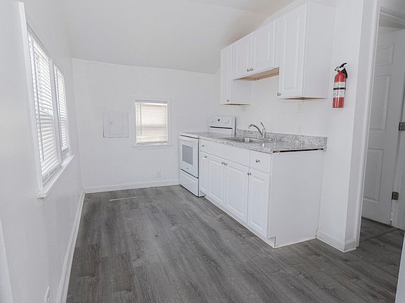 4th image of 125 Bell St #B