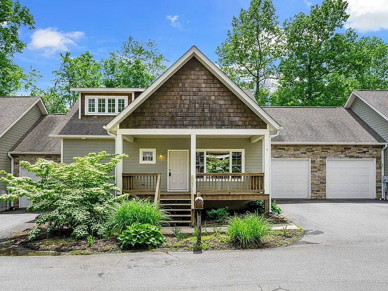 3 Teresa Way — Photo 4