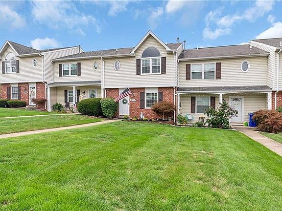 2nd image of 2591 Hawthorne Dr