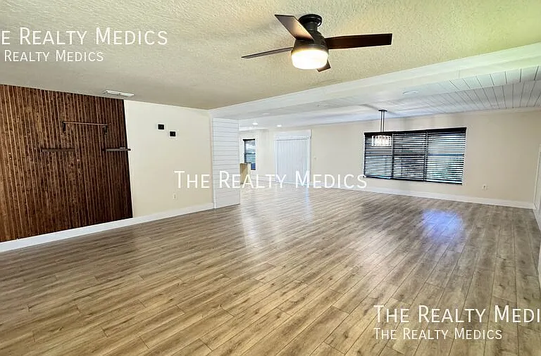1040 Elderberry Dr — Photo 7