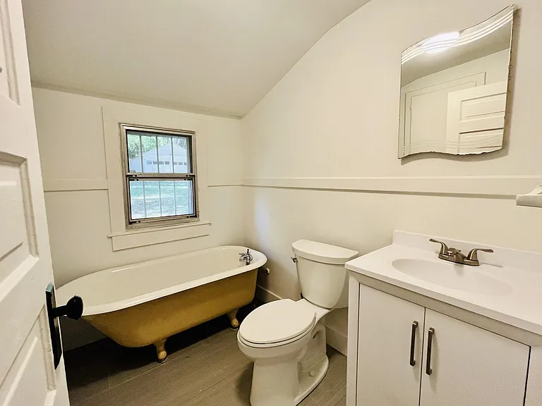 82 Hanover St — Photo 12