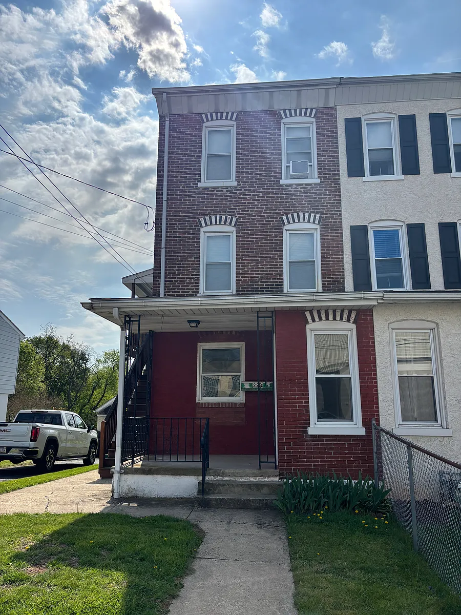 Photo 1 of 13 - 228 Washington St #1 - Royersford, PA Primary Photo - 228 Washington St #1
