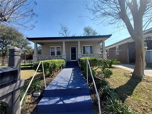 120 Jenks St Photo 1