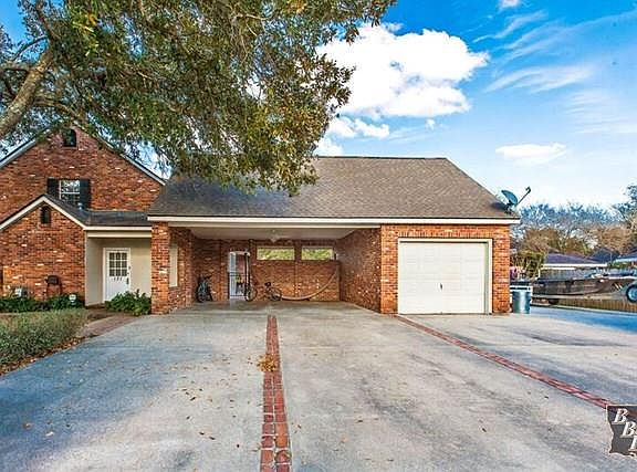 2nd image of 121 Country Club Blvd