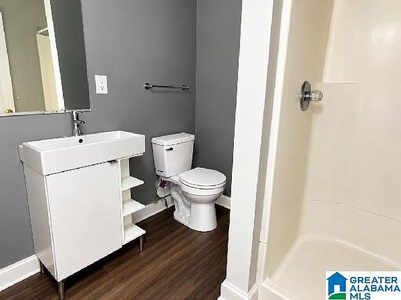 14th image of 2030 Clarendon Ave