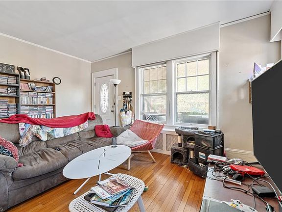 4th image of 409 Scott Ave