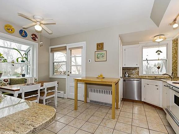 4th image of 30 Puritan Dr
