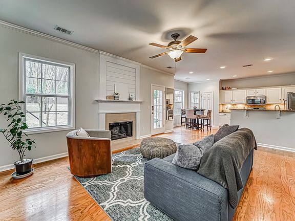 4th image of 351 Windsong Way
