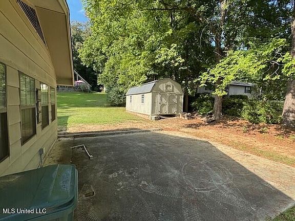 4th image of 1713 Sherwood Cir