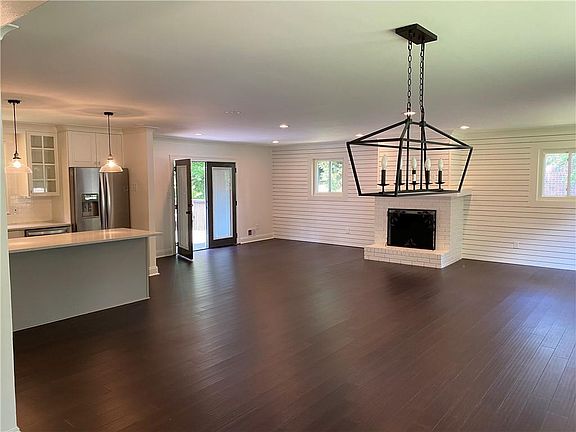 4th image of 3958 Lake Dr SE