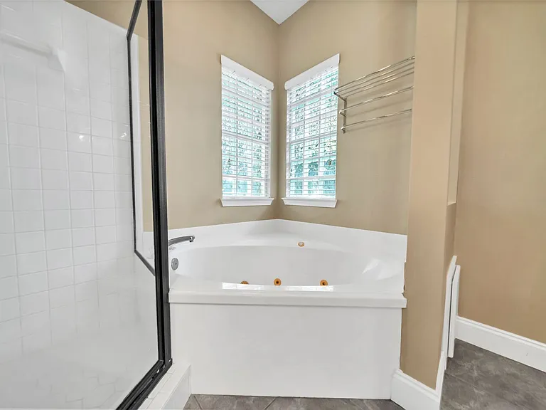 4469 Parkwood Sq — Photo 30