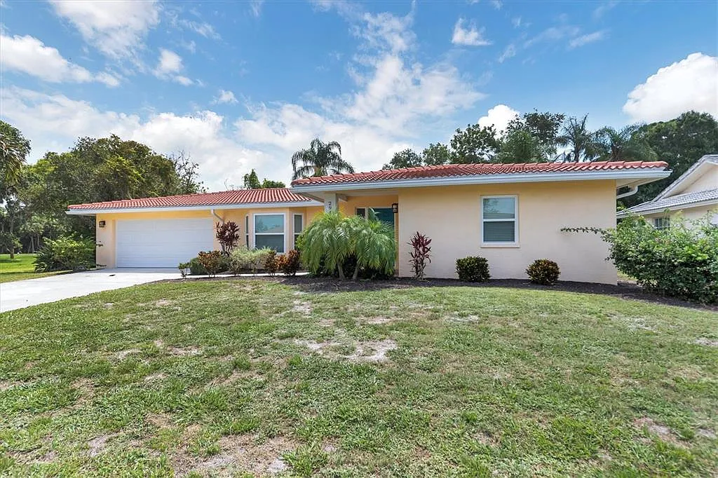 3 bed, 2.0 bath, 1950 sqft, $4,750 — Photo 3