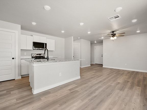 5th image of 14401 Paris Ave