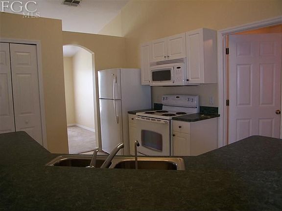 5th image of 410 NE 5th Ter