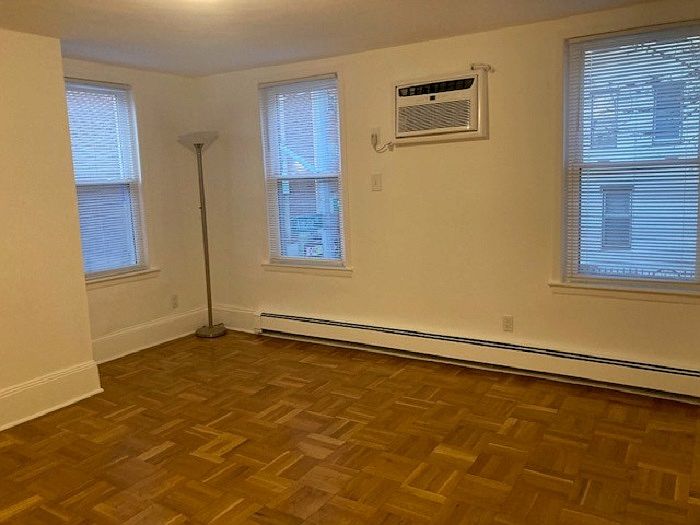 1st image of 208 Ainslie St #2