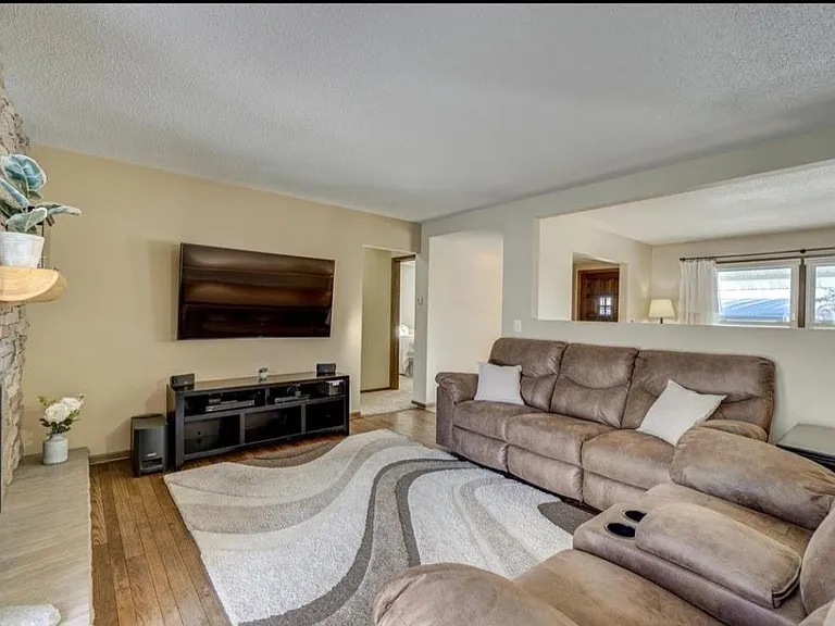 1116 Woodhill Dr — Photo 5