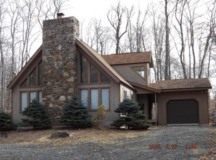 11 Mildred Dr, Gouldsboro, PA 18424