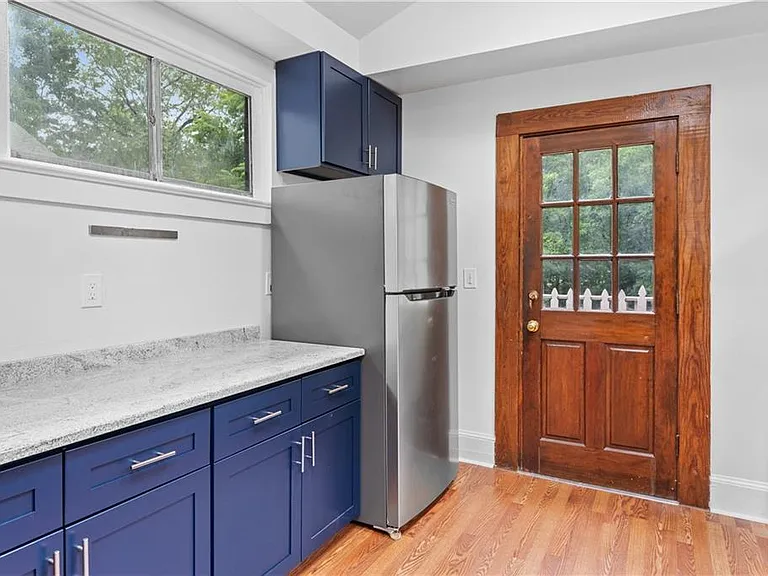 235 Elizabeth St NE #B — Photo 11