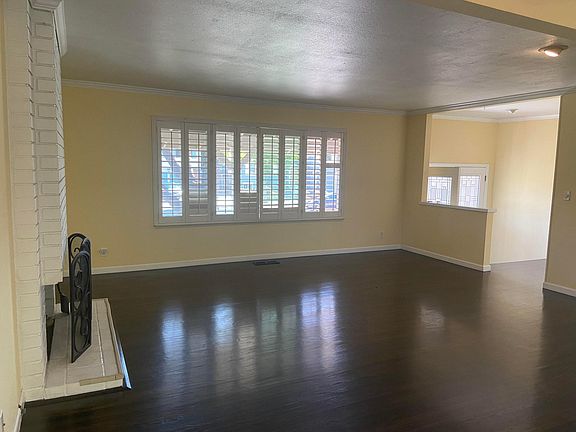 Living room and entrance