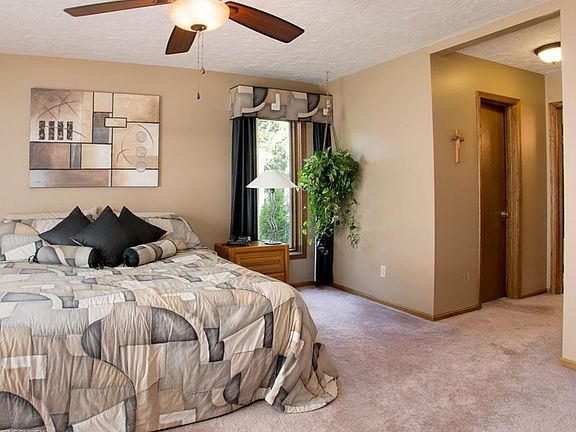 5th image of 9505 Curberry Dr