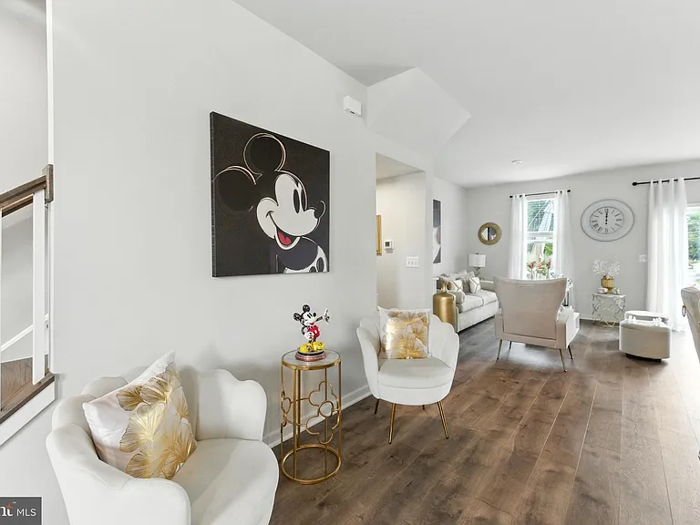 406 Honeyberry Ln — Photo 16