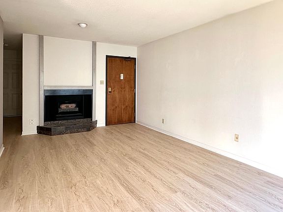5th image of 1885 Pacific Ave #301