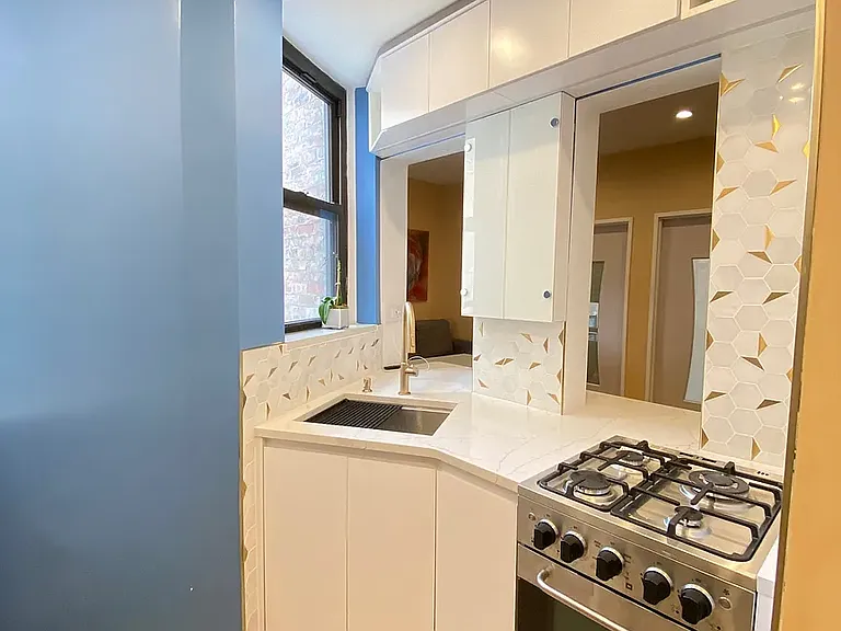 236 E 28th St #4A — Photo 5