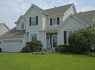 1131 Fairhills Dr, Dundee, IL 60118