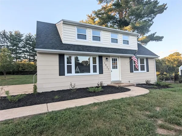 1027 Tulip Ln, Ballwin, MO 63021