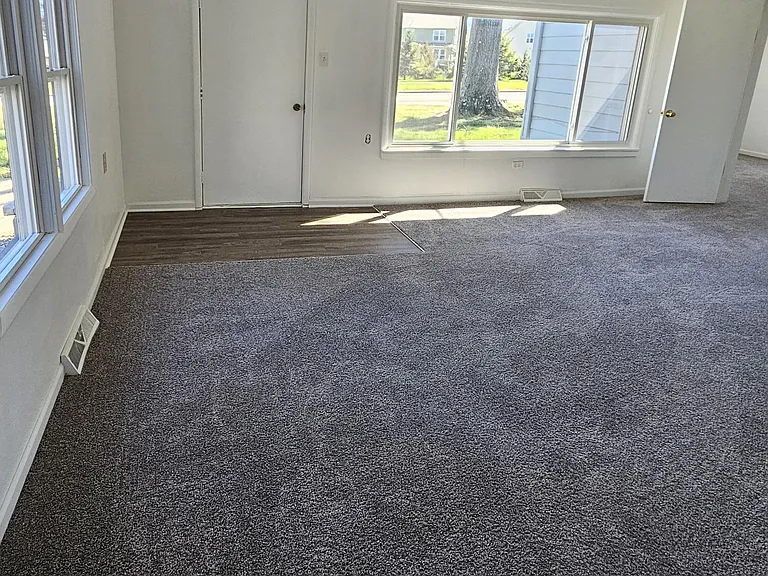 4660 Darrow Rd — Photo 3