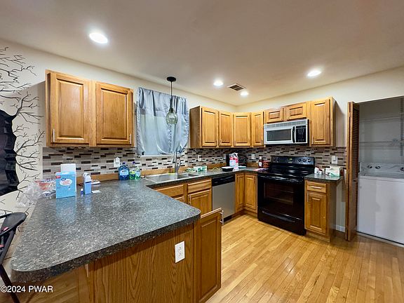 3rd image of 119 Hidden Valley Dr