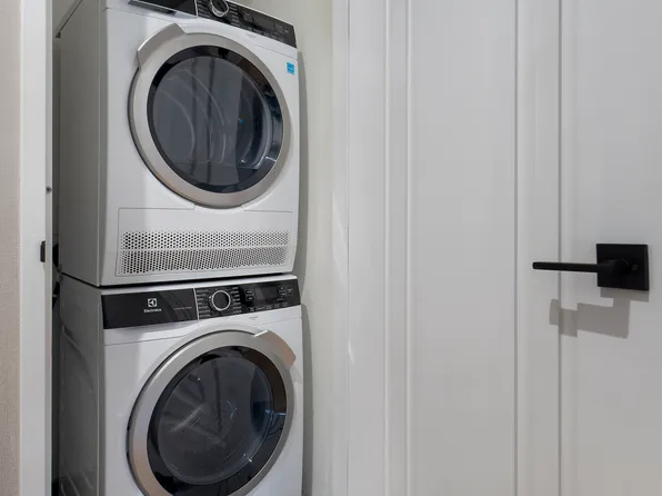 329 Gates Avenue image 9 of 19