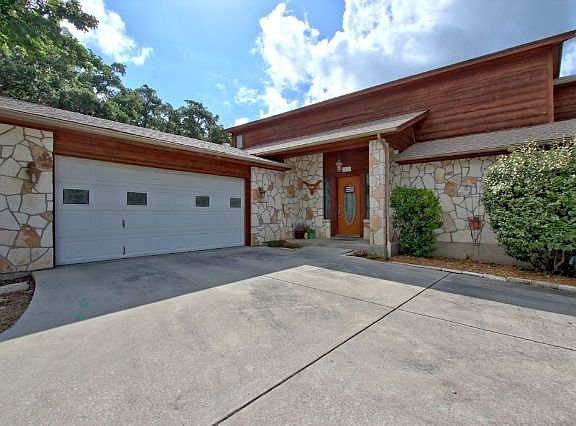 4th image of 2683 Country Ledge Dr