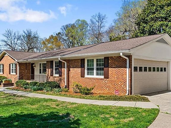 4th image of 220 Cedarwood Dr