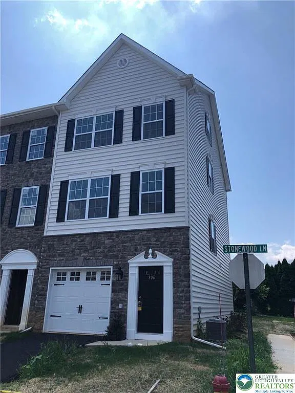 3 bed, 5.0 bath, 2252 sqft, $2,500 — Photo 1