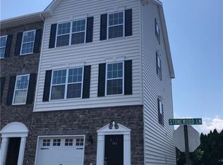 306 Stonewood Ln, Hellertown, PA 18055