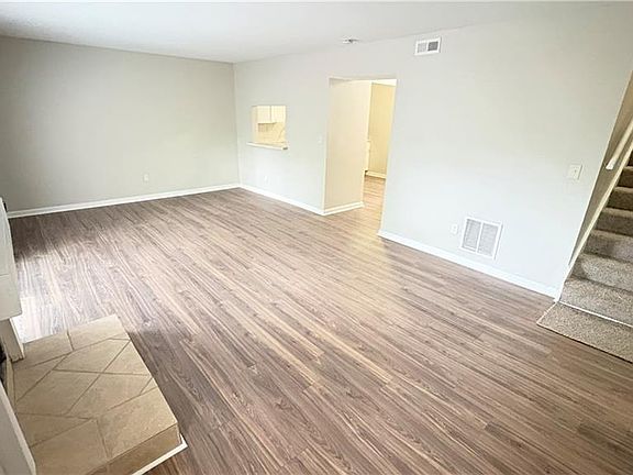 4th image of 609 Pine Bnd