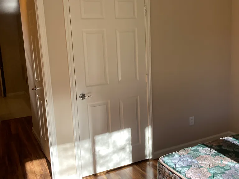 Two door entrances to second bedroom bath.