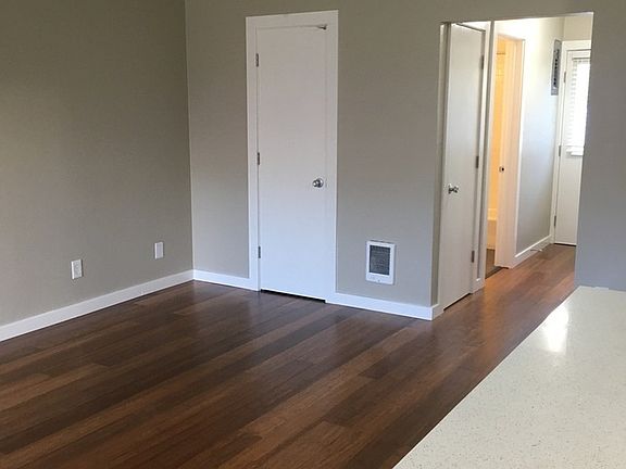 4th image of 7131 N Maryland Ave #7139