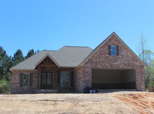 8 Fall Branch Dr, Sumrall, MS 39482