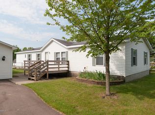 24953 E Point Dr, Mattawan, MI 49071