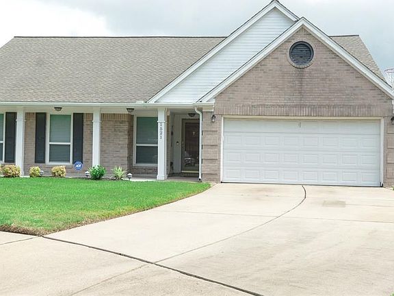 3rd image of 1521 Garden Cir