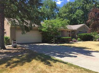 1027 Oakmont Dr, Temperance, MI