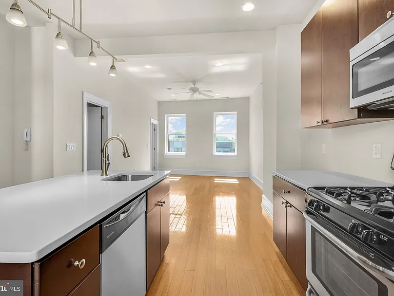 2136 E Dauphin St #301 — Photo 6