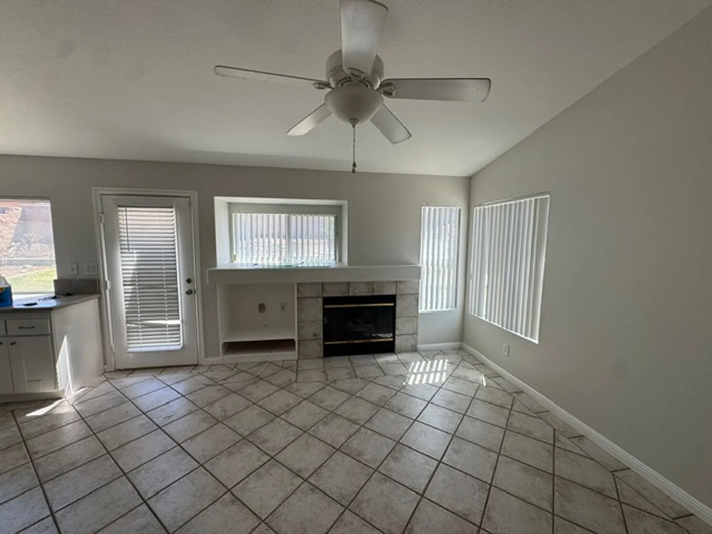 Coming Soon, Beautiful 4 bedroom home for rent — Photo 2