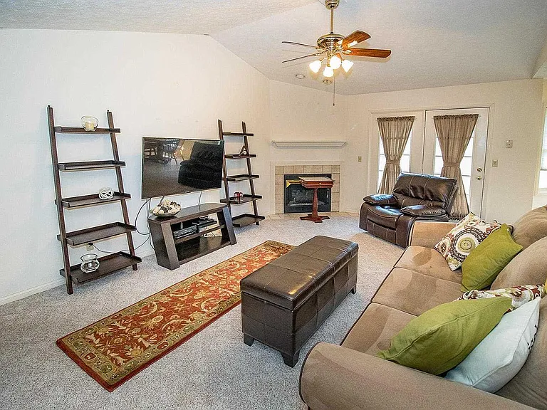 7844 Crystal Ct — Photo 5