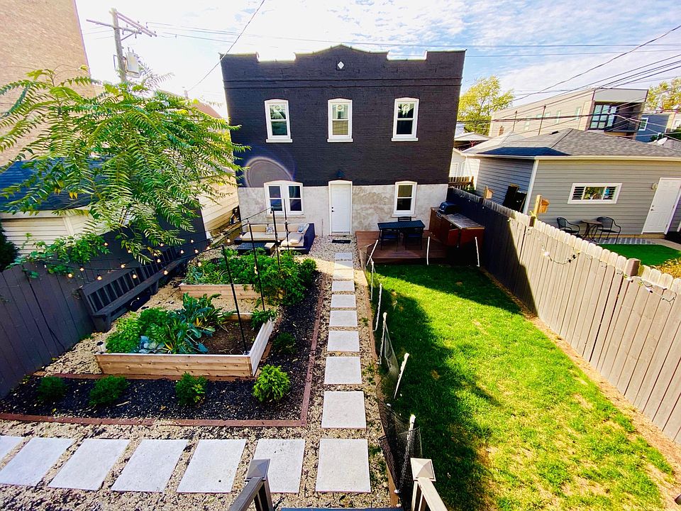 1st image of 4026 N Albany Ave #1